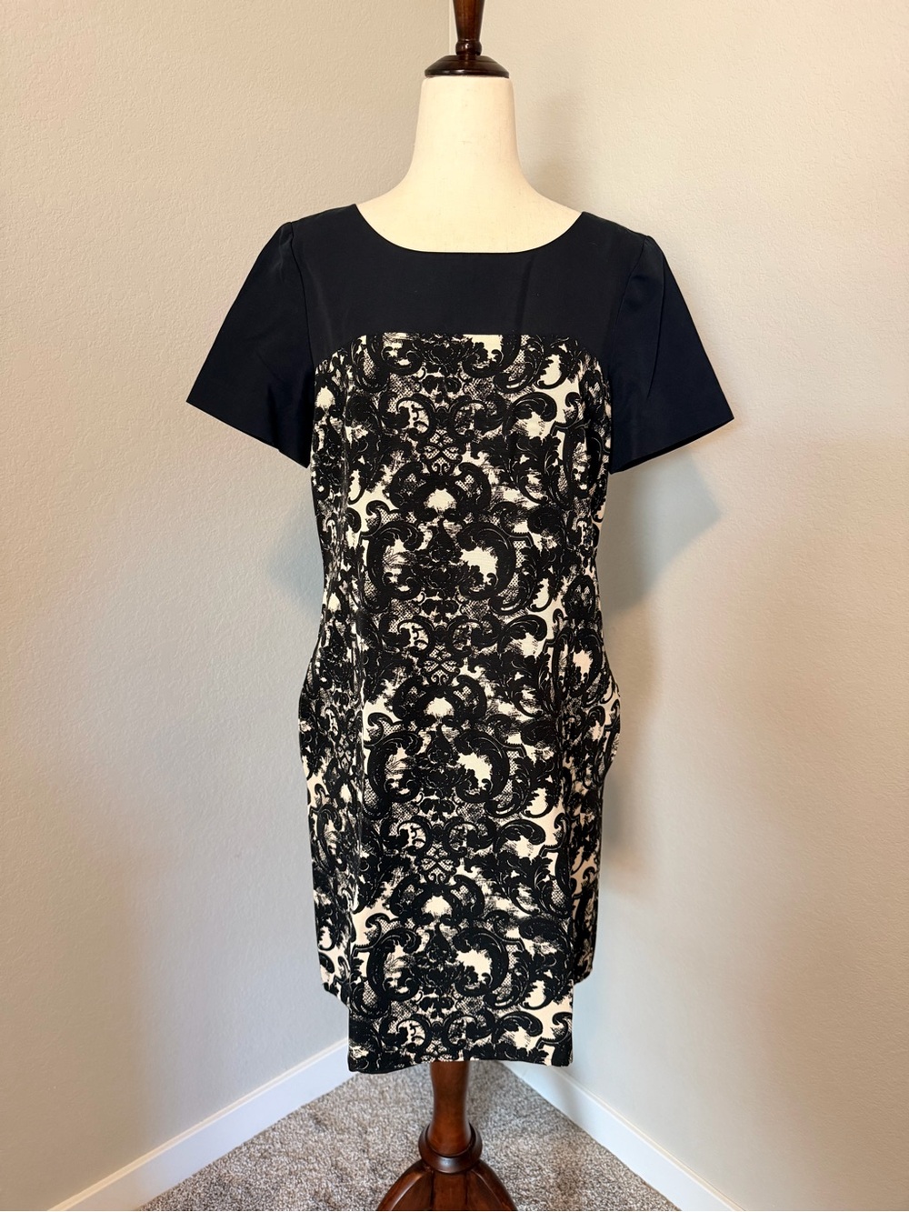 Miss Wu Black & Cream Lace Print Shift Dress - Size 8